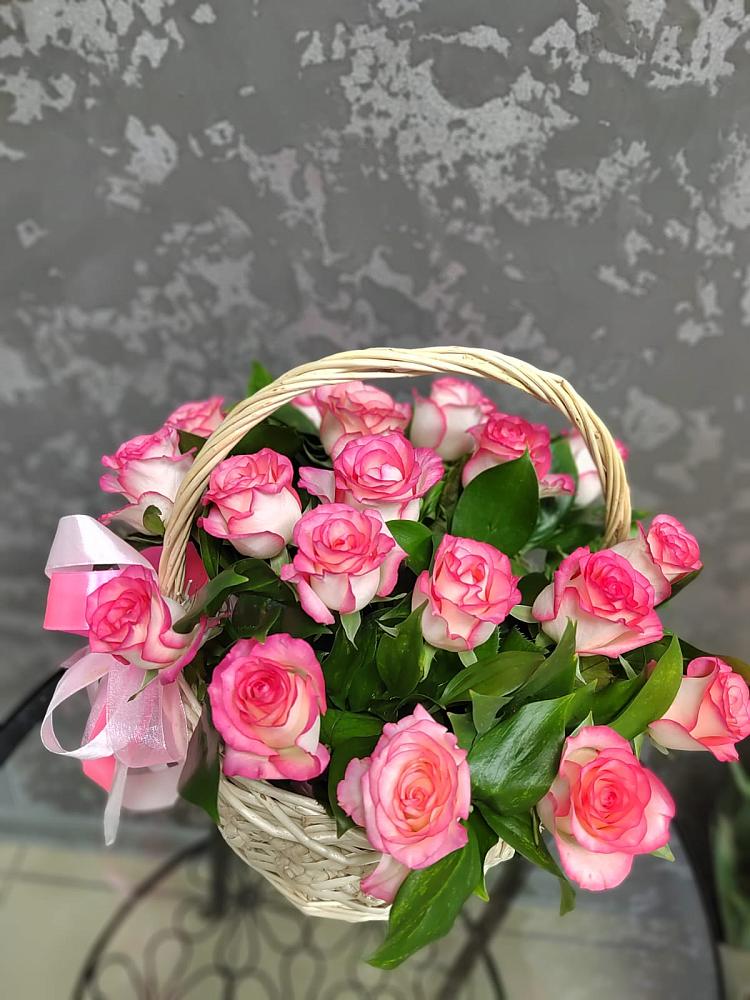 Цветочная композиция из Розы в корзине в Еремизино-Борисовской