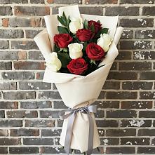 Букет цветов из:  Розы в Еремизино-Борисовской