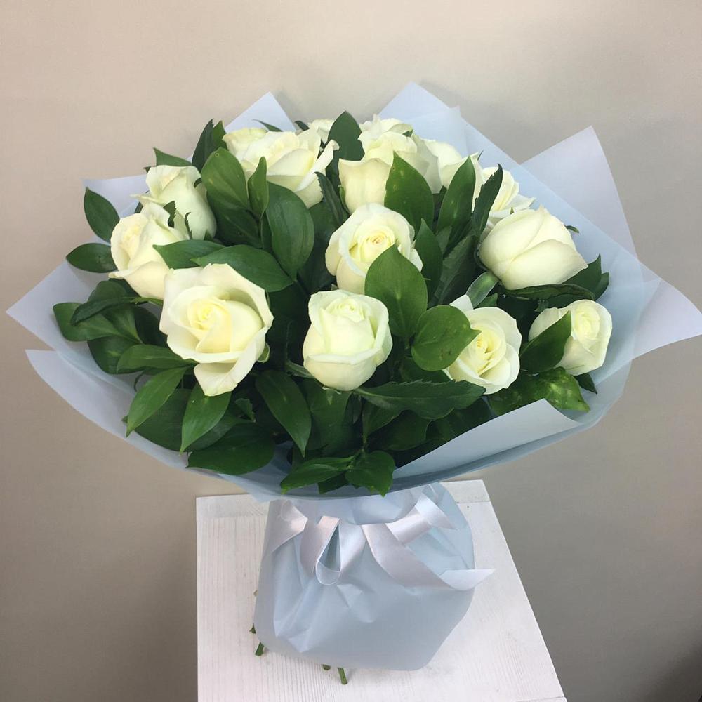 Букет 15 Белых роз Проуд в Еремизино-Борисовской