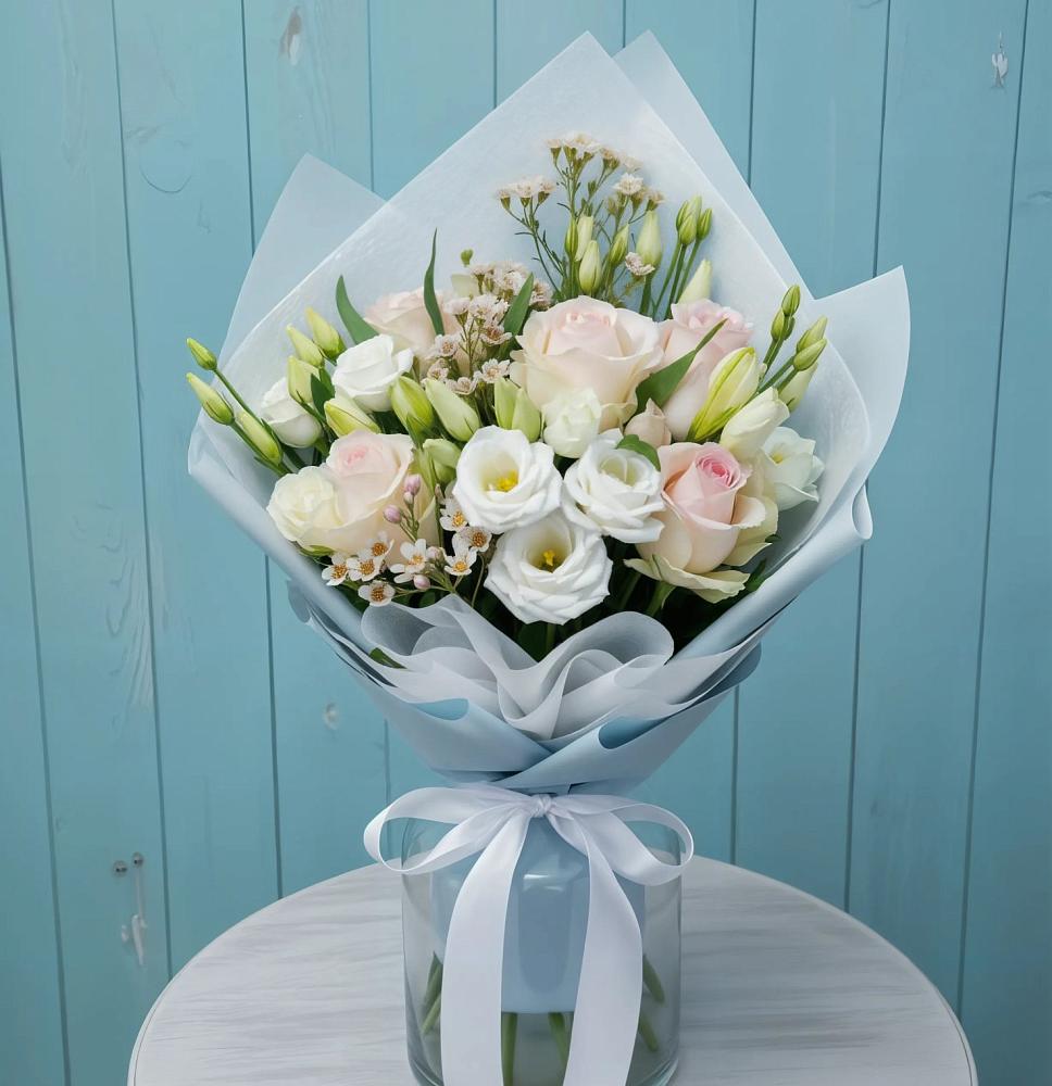 Букет цветов из: Розы и Лизиантусы в Еремизино-Борисовской