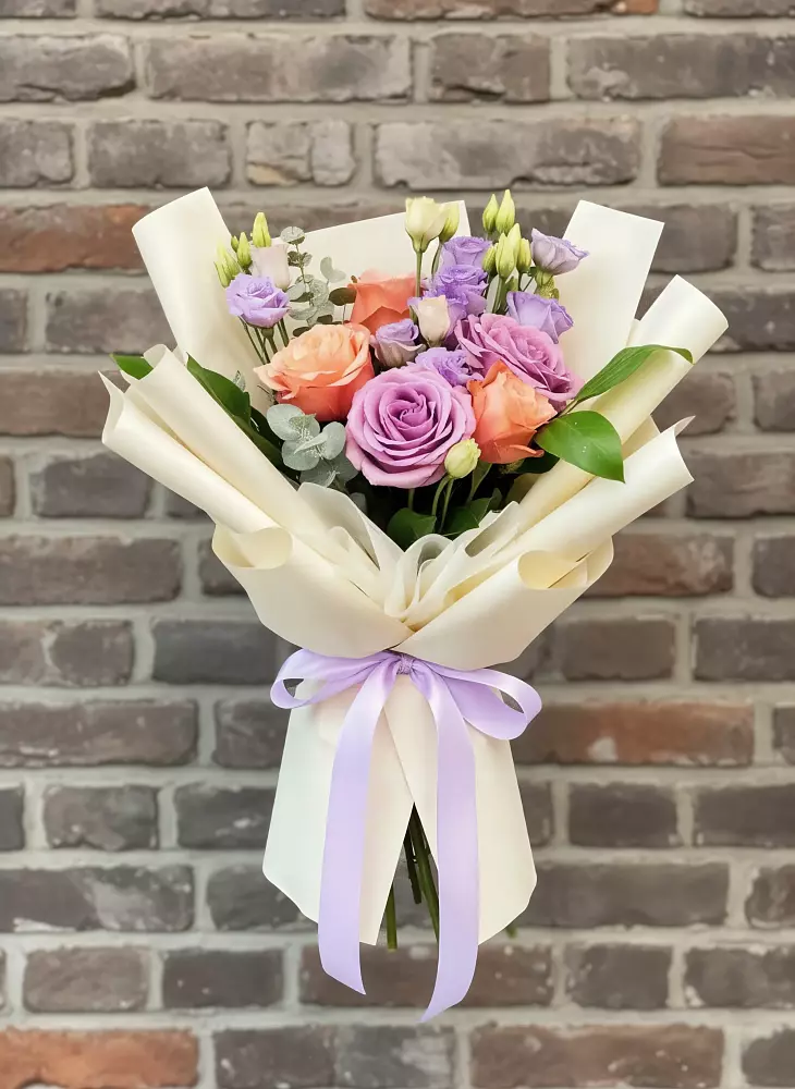 Букет цветов из: Лизиантусы и Розы в Еремизино-Борисовской