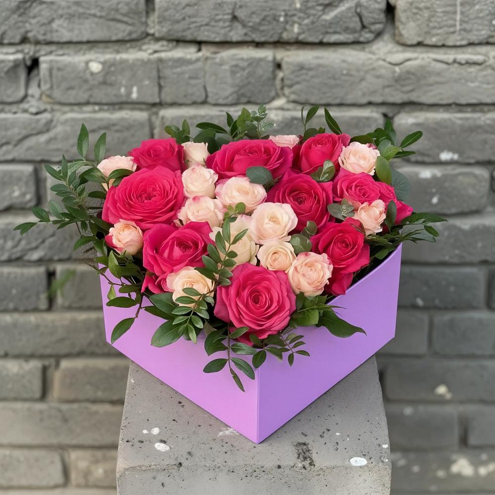 Цветочная композиция из Розы в коробке в Еремизино-Борисовской