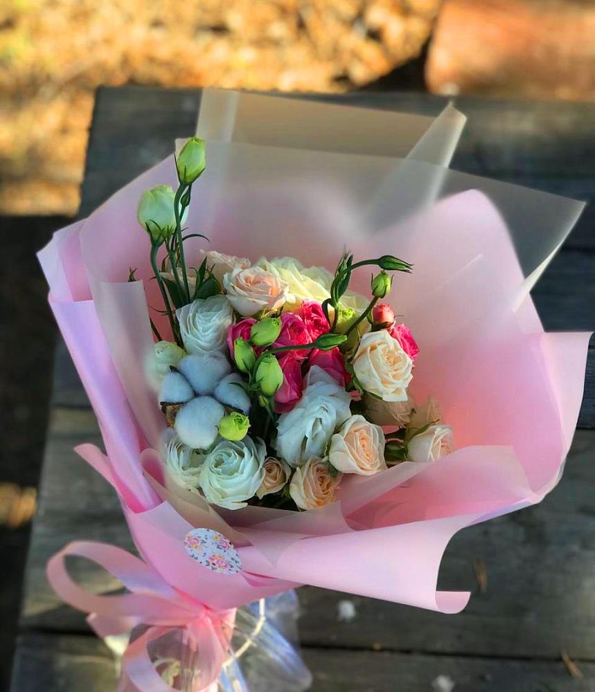 Букет цветов из: Розы и Лизиантусы в Еремизино-Борисовской