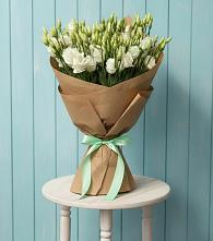 Букет цветов из:  Лизиантусы в Еремизино-Борисовской