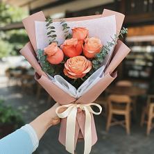 Букет цветов из:  Розы в Еремизино-Борисовской