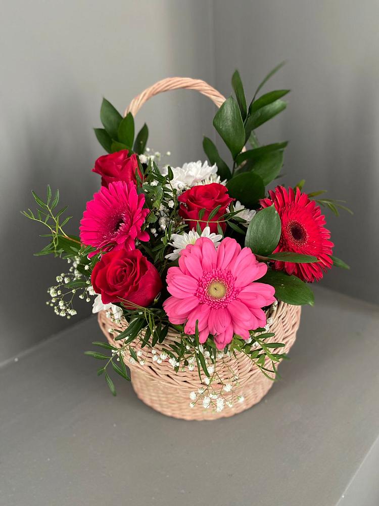 Цветочная композиция из Розы, Хризантемы и Герберы в корзине в Еремизино-Борисовской