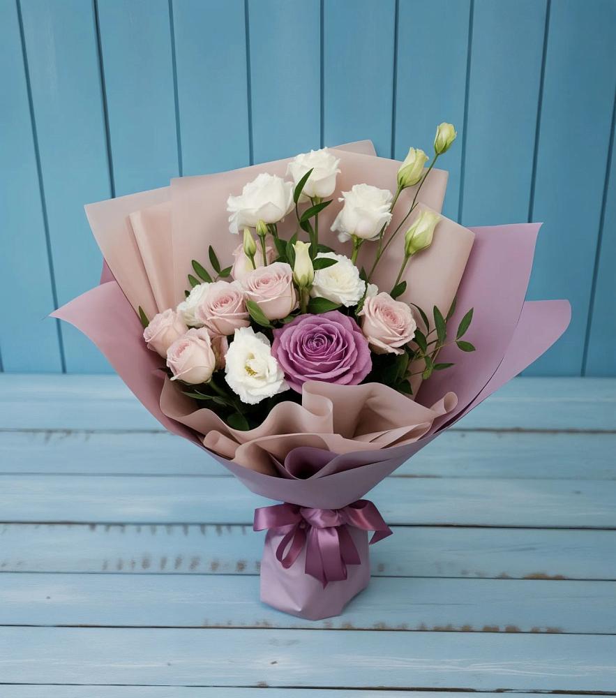 Букет цветов из: Розы и Лизиантусы в Еремизино-Борисовской